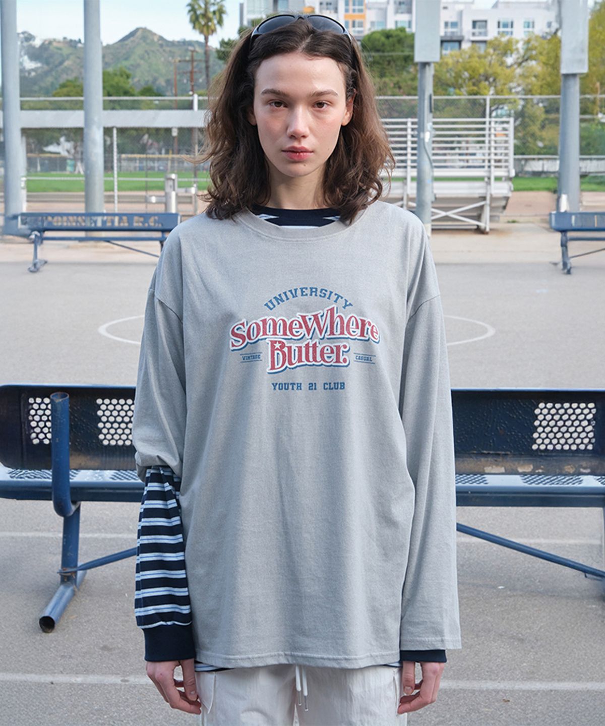 썸웨어버터(SOMEWHEREBUTTER) Pigment Wave Logo Long Top - Grey