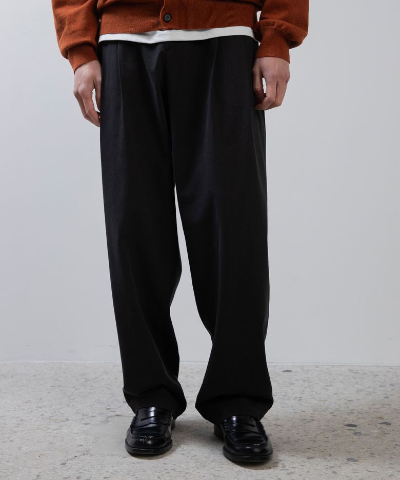 Two Tuck Banding Chino – Black