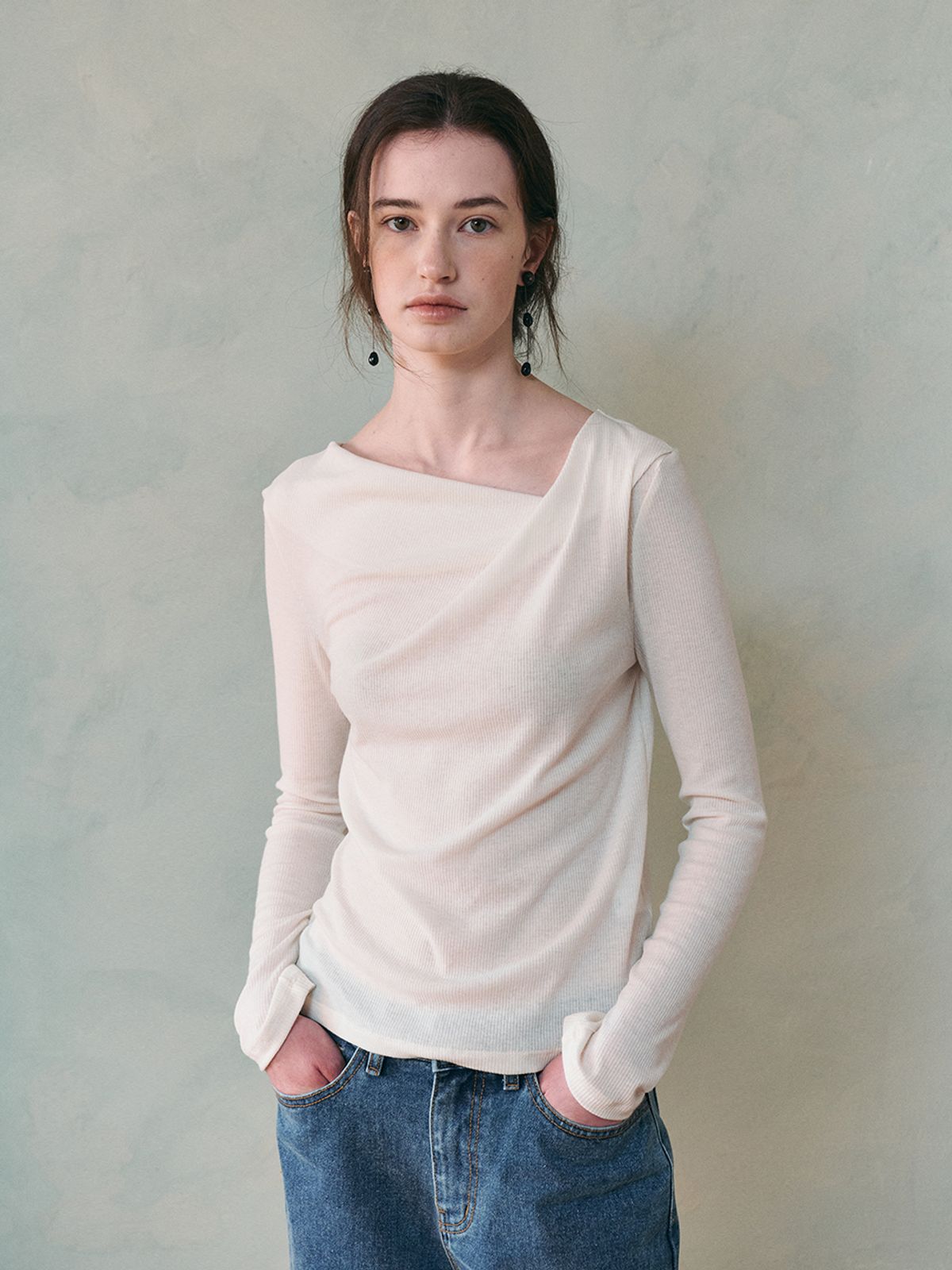 르니나(LENINA) ROEL drape neck t-shirt_IVORY