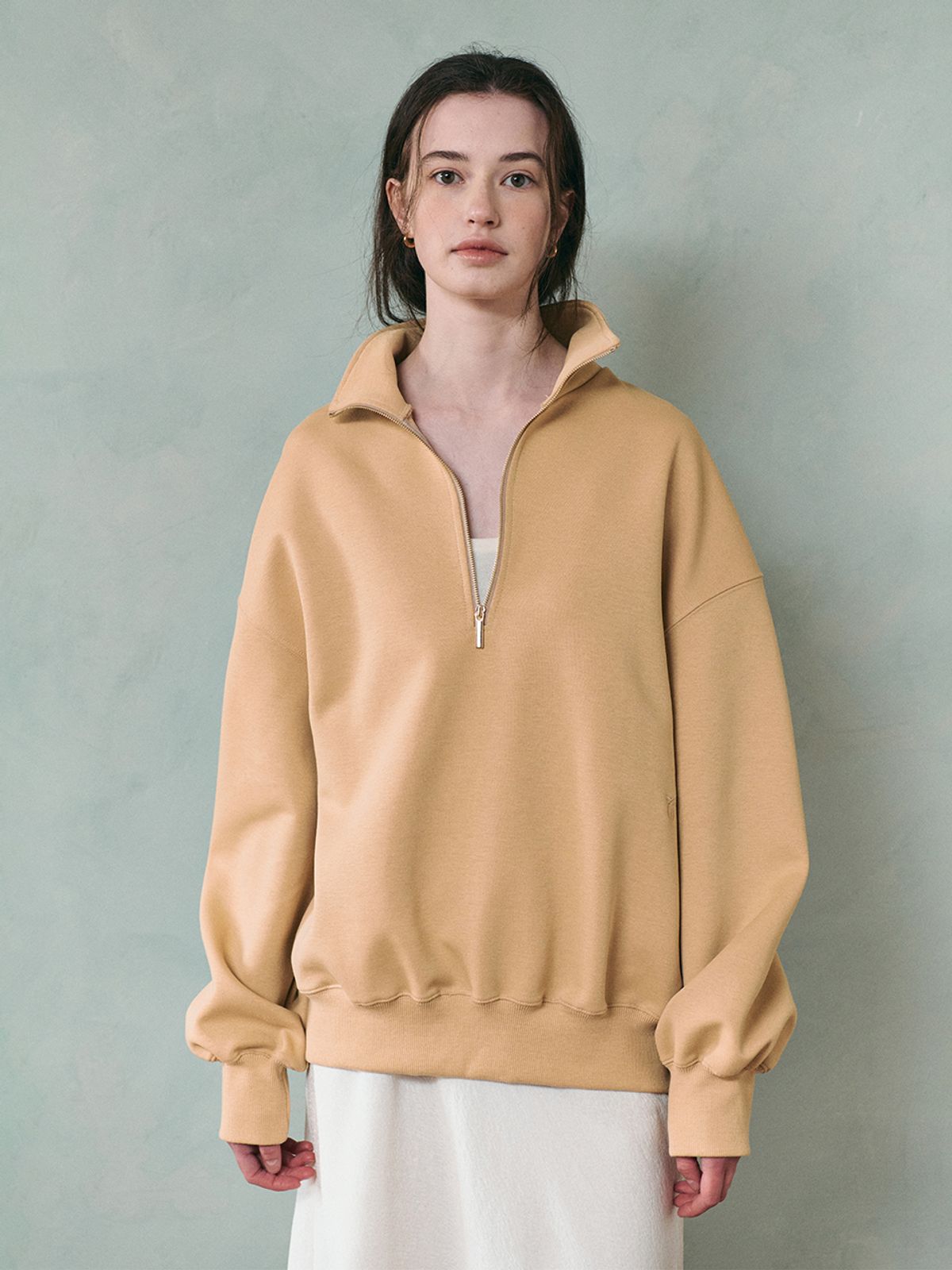 르니나(LENINA) BELLY highneck half zip-up sweatshirt_BUTTER BEIGE