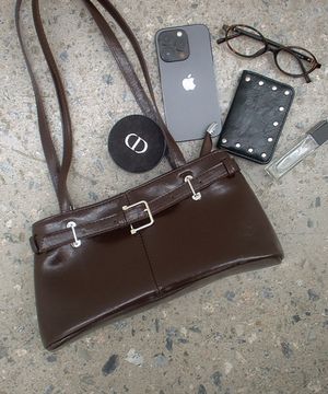 벨티드 슬림 숄더 백 - 브라운