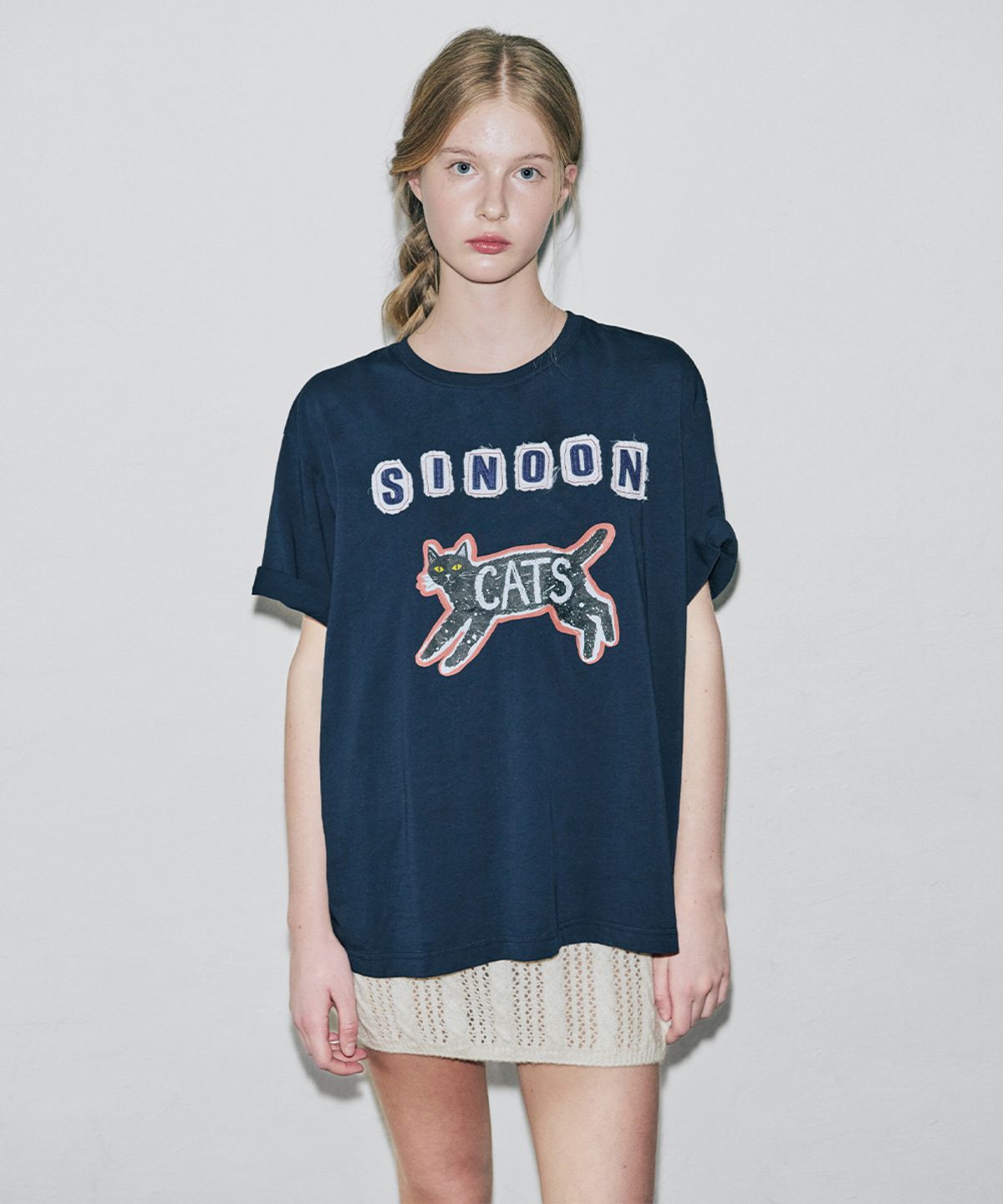 시눈(SINOON) Cats Patch T-Shirt (Navy)