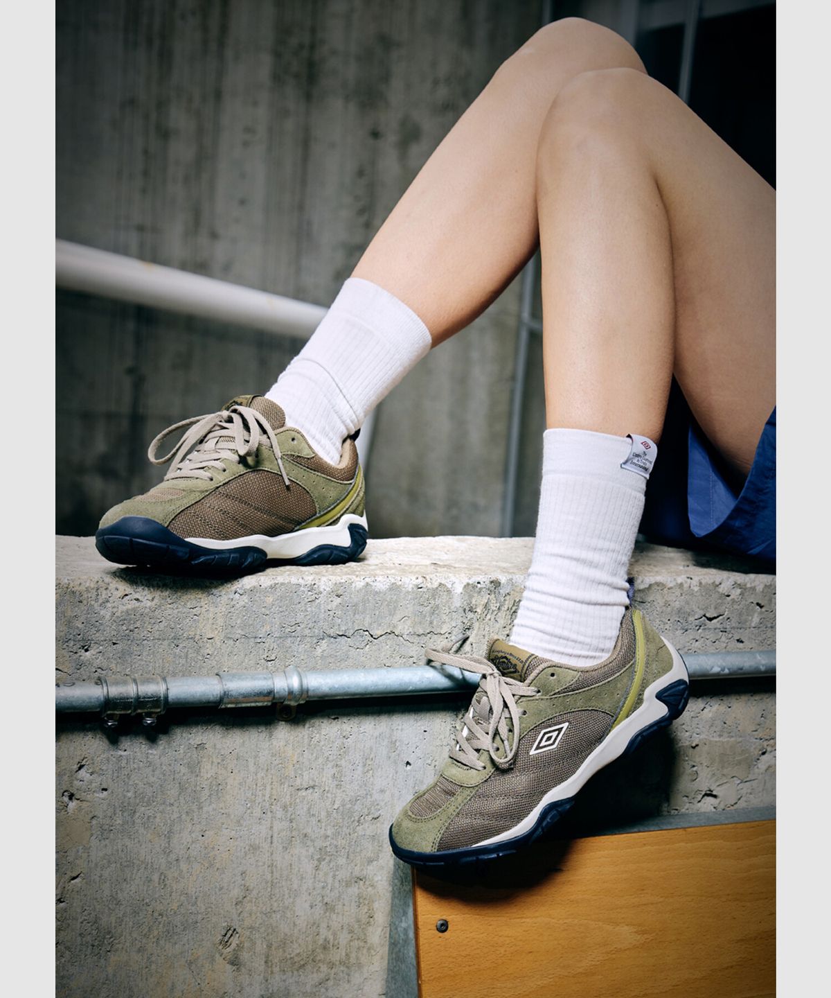 엄브로(UMBRO) PITCH OFF (피치 오프) 카키 UR123CCU30