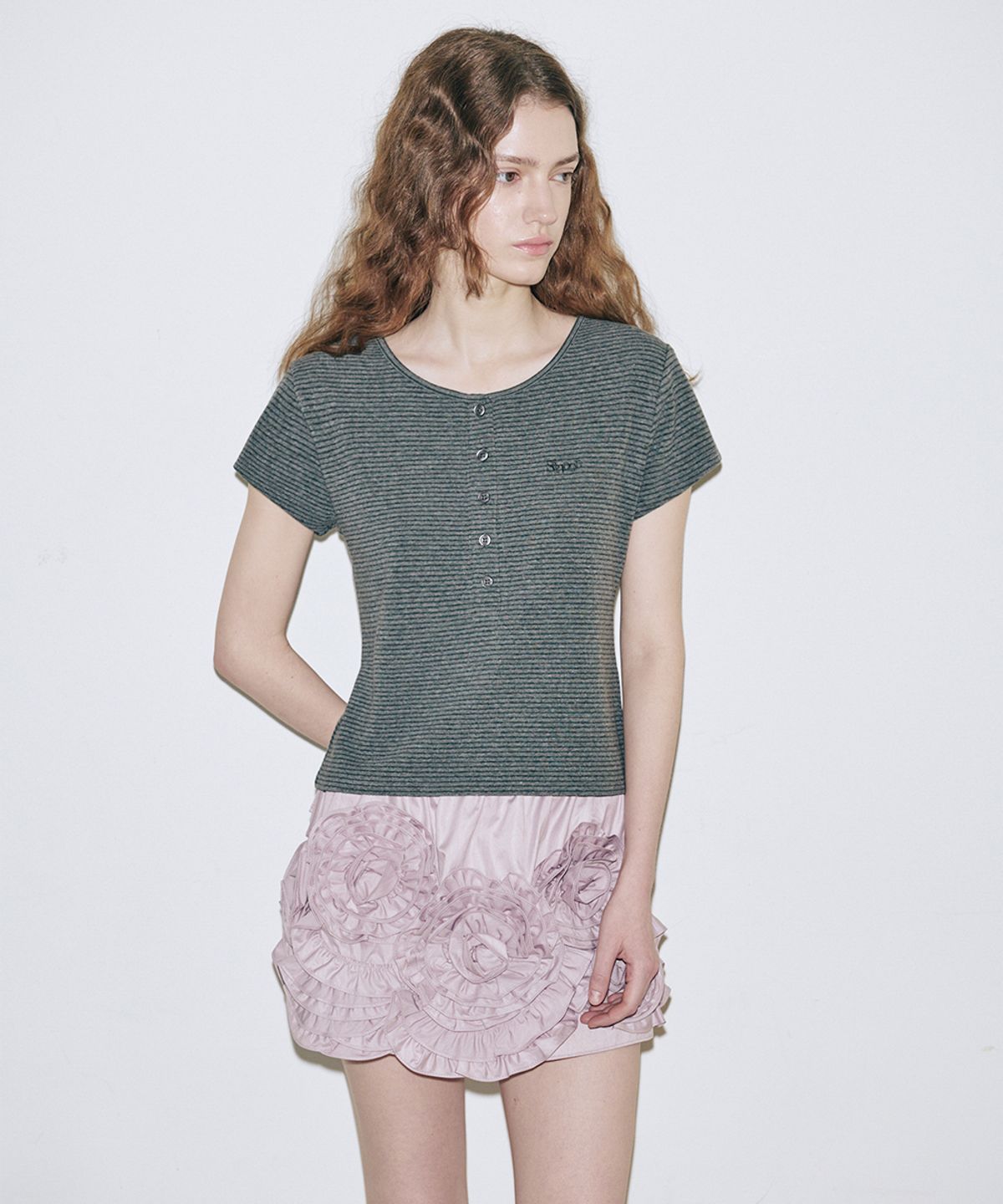 시눈(SINOON) SN Henley Neck Stripe Cap Sleeved T-shirt (Dark Melange Grey)