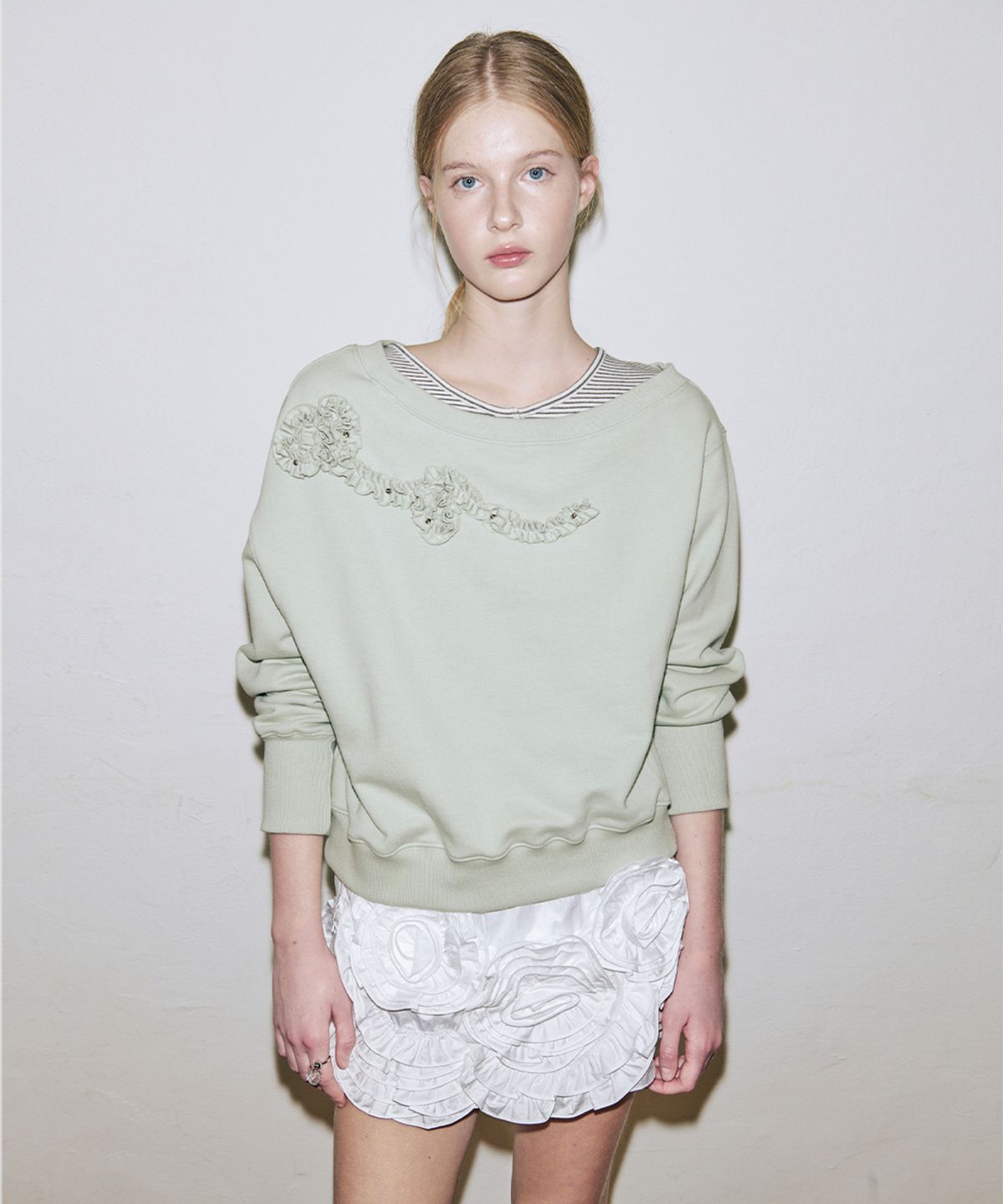 시눈(SINOON) Off Shoulder Frill Sweatshirt (Mint)