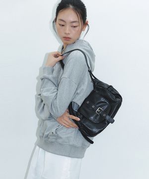 빈티지 버클 하프 백 - 블랙