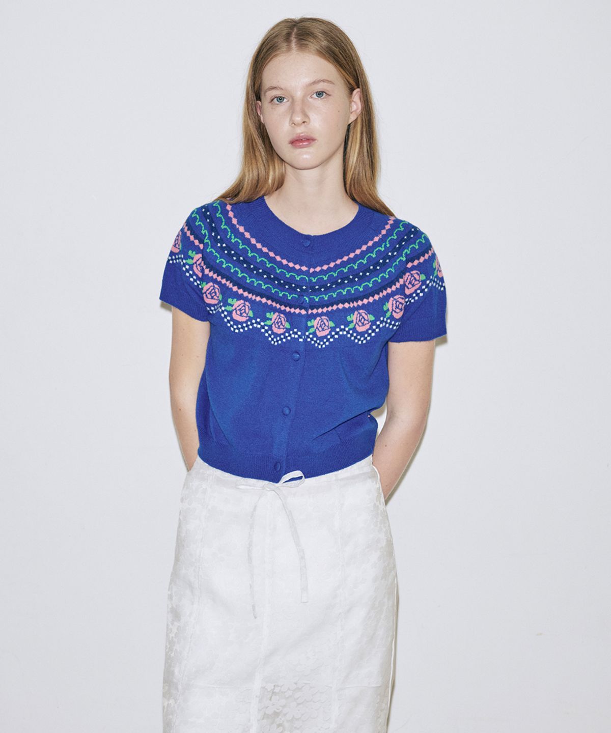 시눈(SINOON) [하츠투하츠 스텔라 착용] Rose Jacquard Short-Sleeve Cardigan (Blue)
