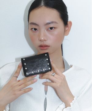 크랙 스터드 카드 월렛 - 블랙