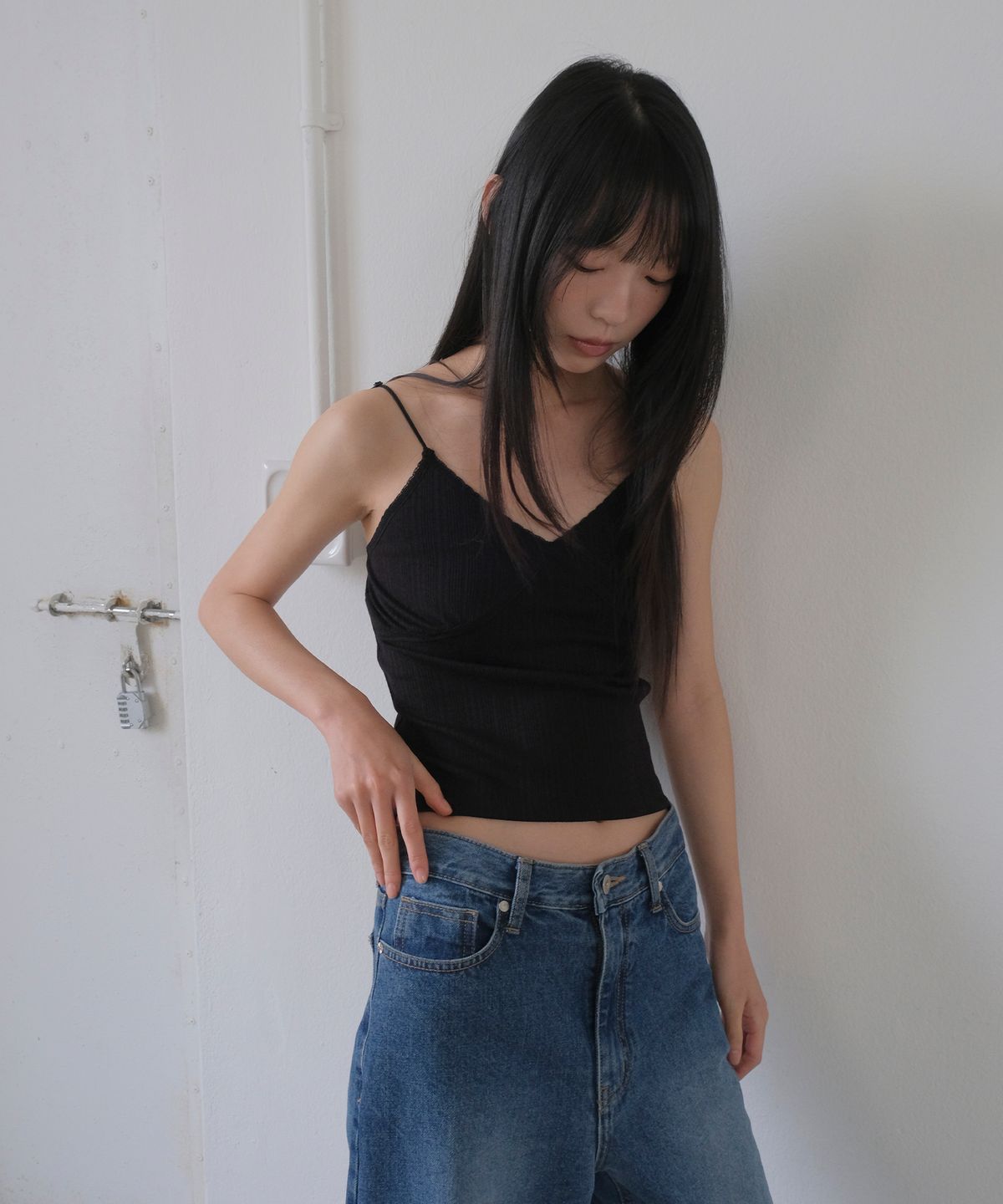 모슈파모슈(MORCEAU PAR MORCEAU) 리브드 레이스 슬리브리스 [블랙]