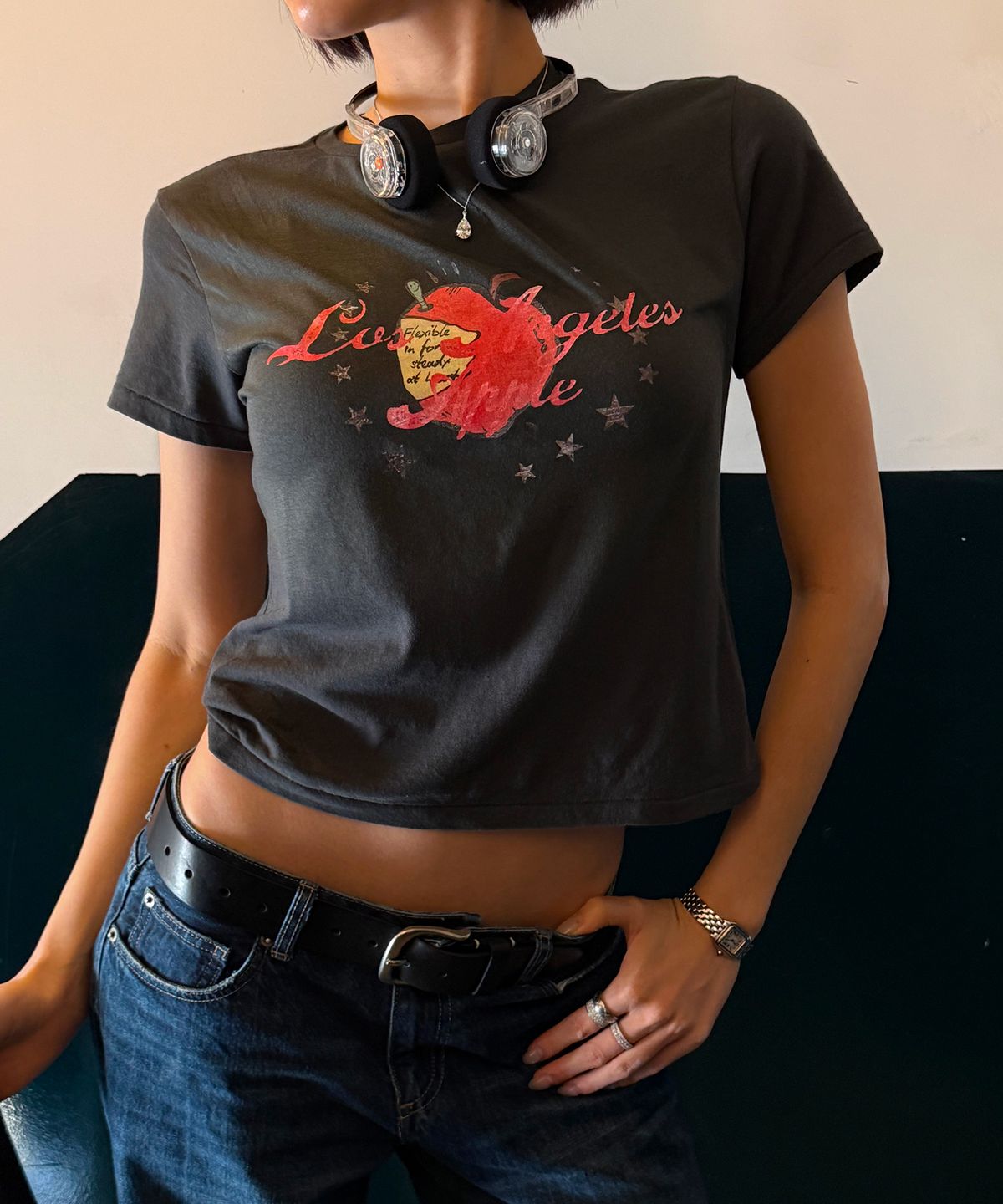 글로니(GLOWNY) APPLE GRAPHIC TEE (CHARCOAL)