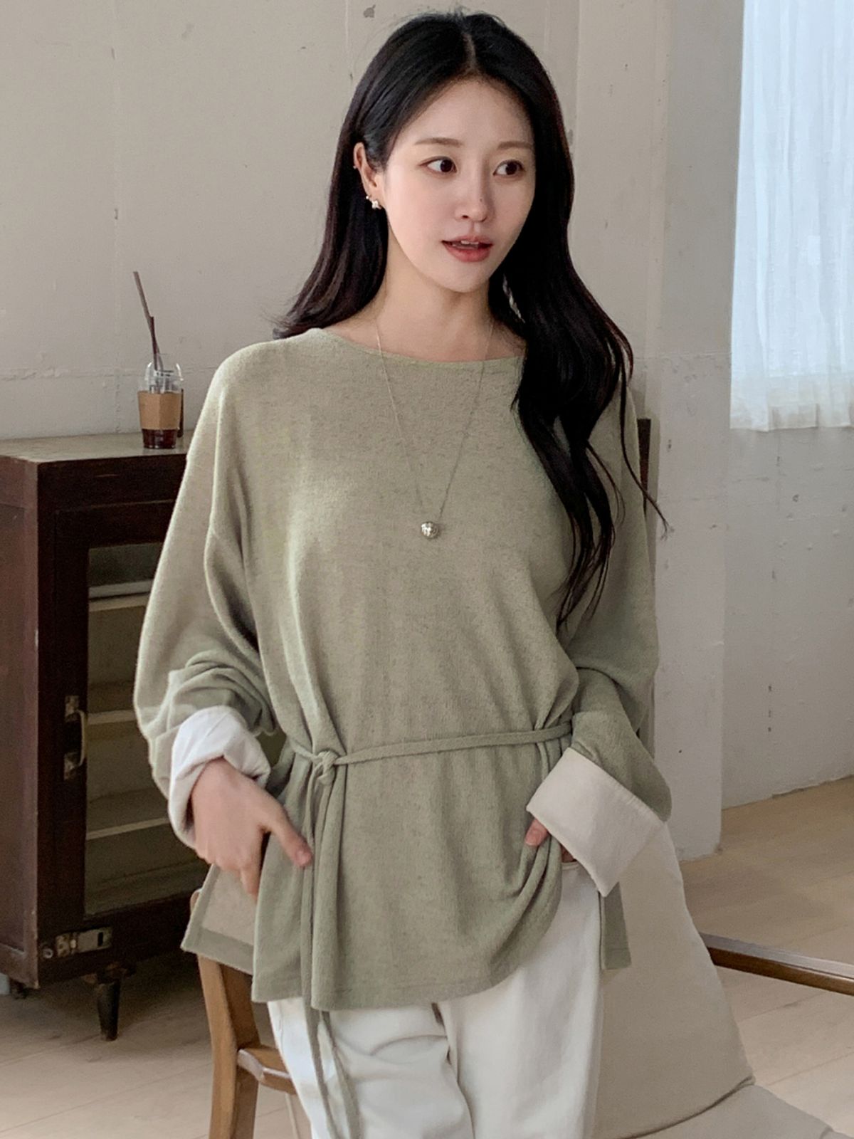 앳코너(ATCORNER) 린넨 보트넥 루즈핏 티셔츠 올리브 AT6TSA020OL