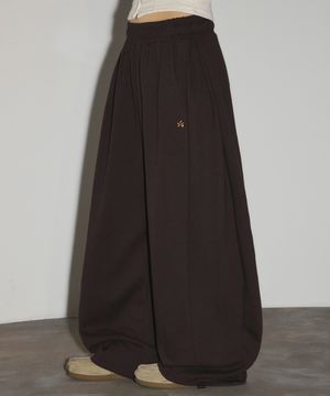 사이드 핀턱 로고 와이드 스웨트 팬츠[브라운]