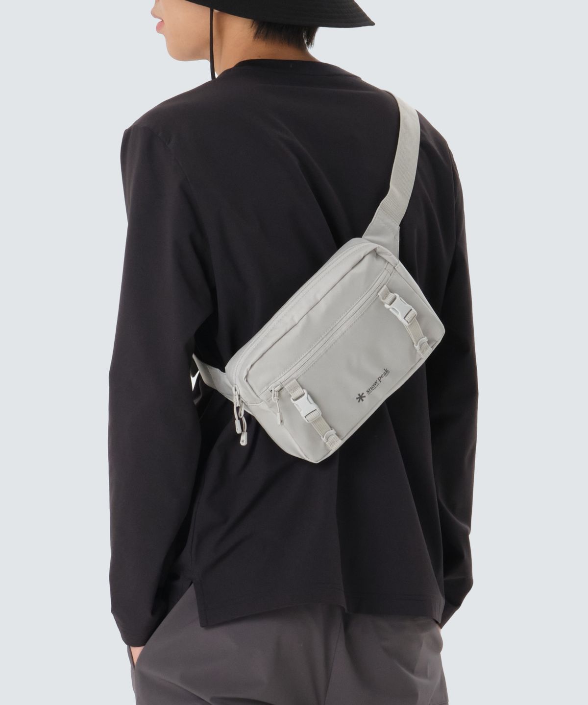 스노우피크 어패럴(SNOWPEAK APPAREL) 프로에어 경량 힙색 2L (S26ZUFBG04) Light Gray