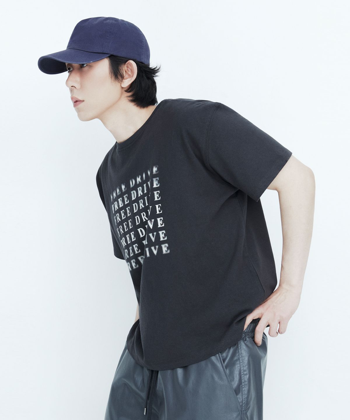 디앤드퀘스천(THEENDQUESTION) Freedrive print t-shirt / BLACK