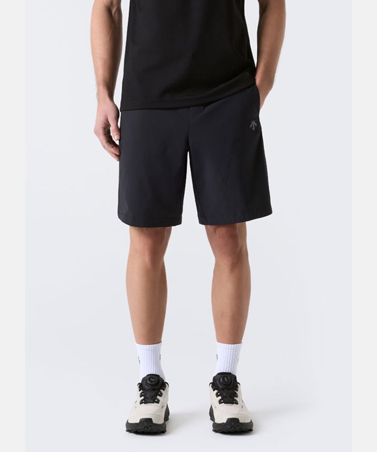 데상트(DESCENTE) 듀얼리스 스트레치 우븐 쇼츠 블랙 SR121DHP31