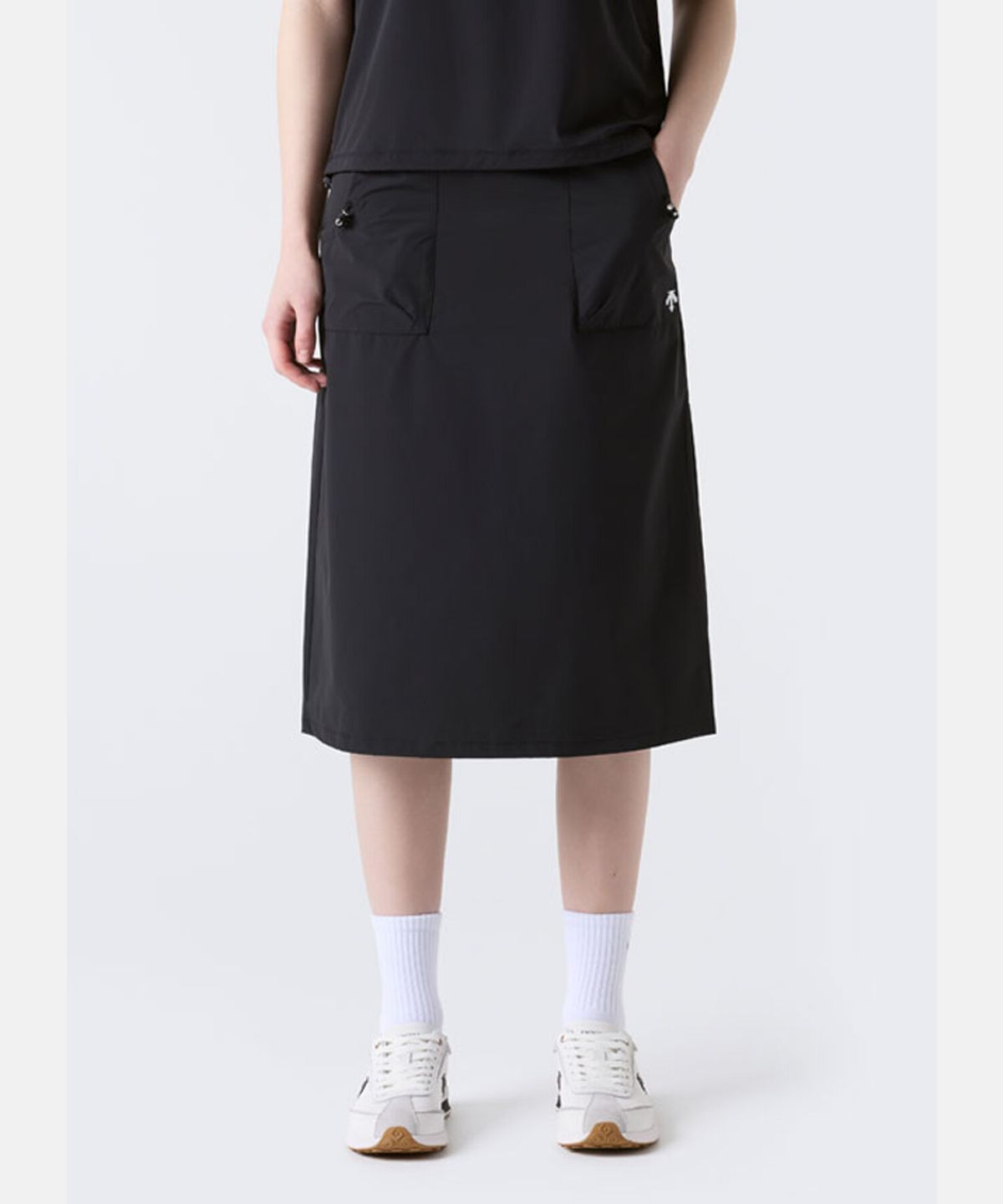 데상트(DESCENTE) 우먼스 쿨링 우븐 스커트 블랙 SR122PSK31