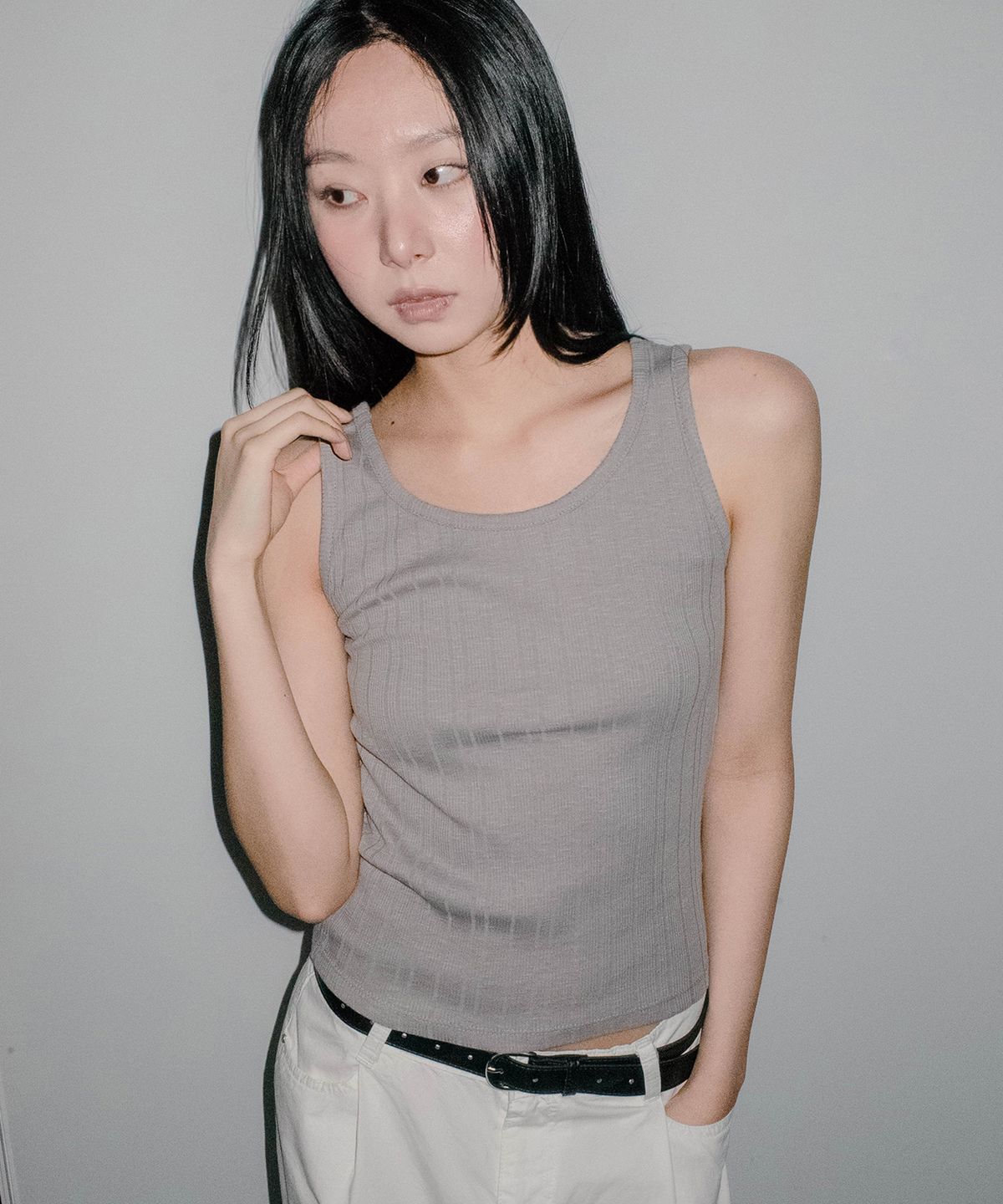 칙스(CHICKS) 라운드넥 골지 슬리브리스 연그레이
