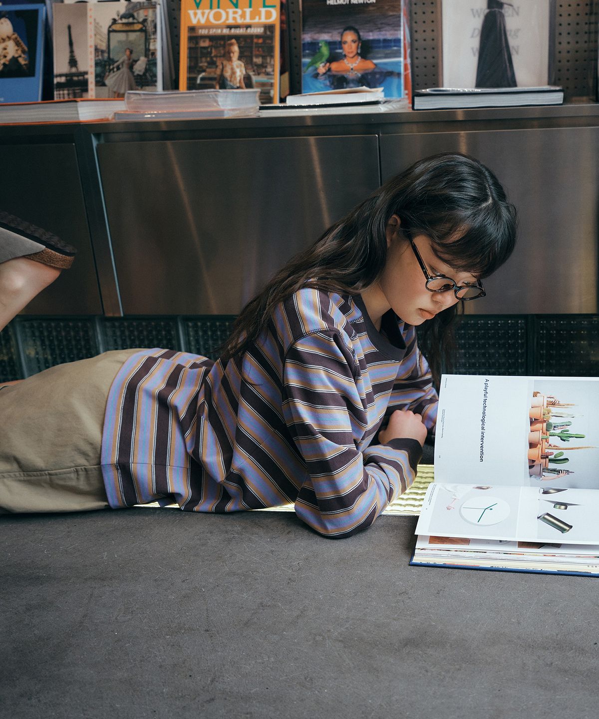 그린버터(GREENBUTTER) Relaxed Stripe Tee (Charcoal)