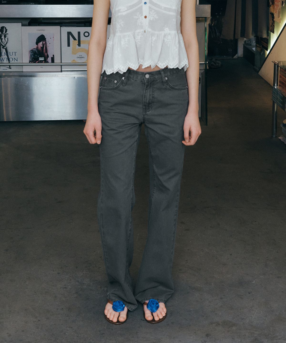그린버터(GREENBUTTER) Essential Boots-Cut Jeans (Gray)