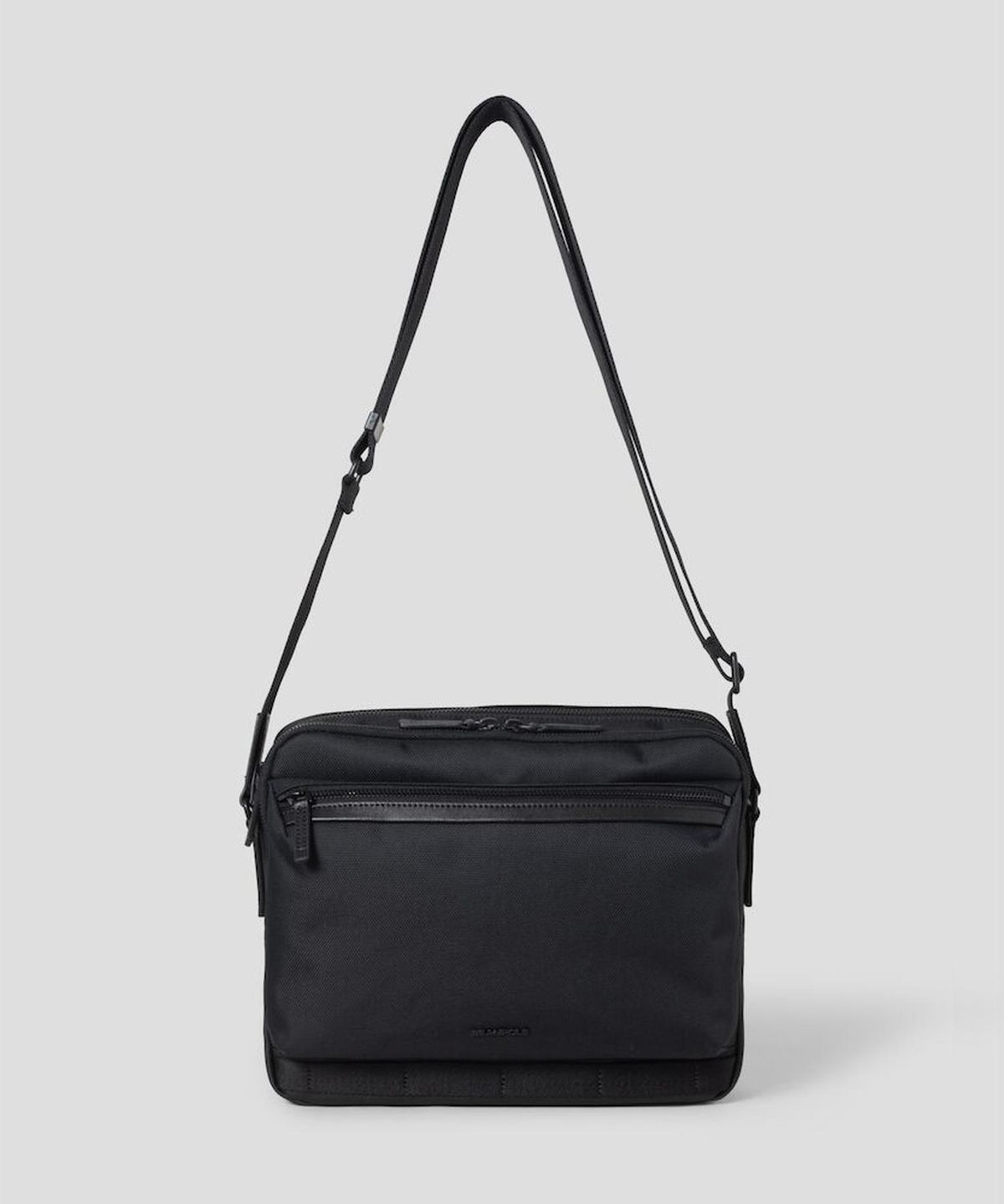 빈폴 액세서리(BEANPOLE ACCESSORY) 커뮤터 가로메신저  네이비