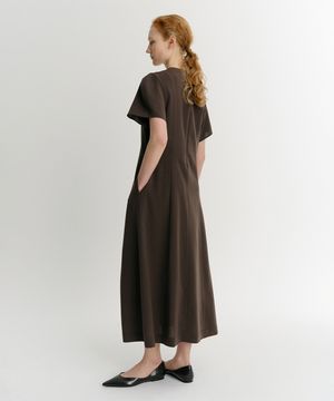 LINEAR MOCK NECK DRESS (DARK BROWN)