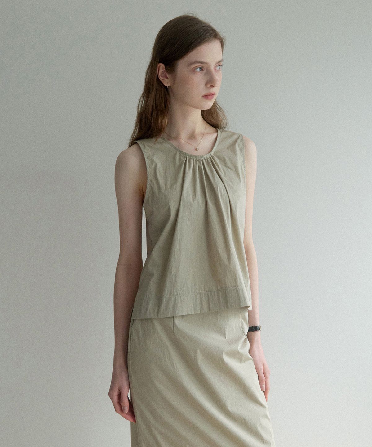 르나브(LENAV) Sue sleeveless blouse (카키)