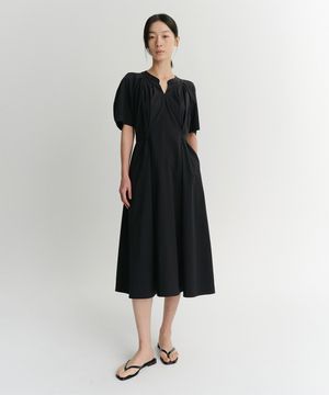 LAYN TUCK VOLUME DRESS (BLACK)