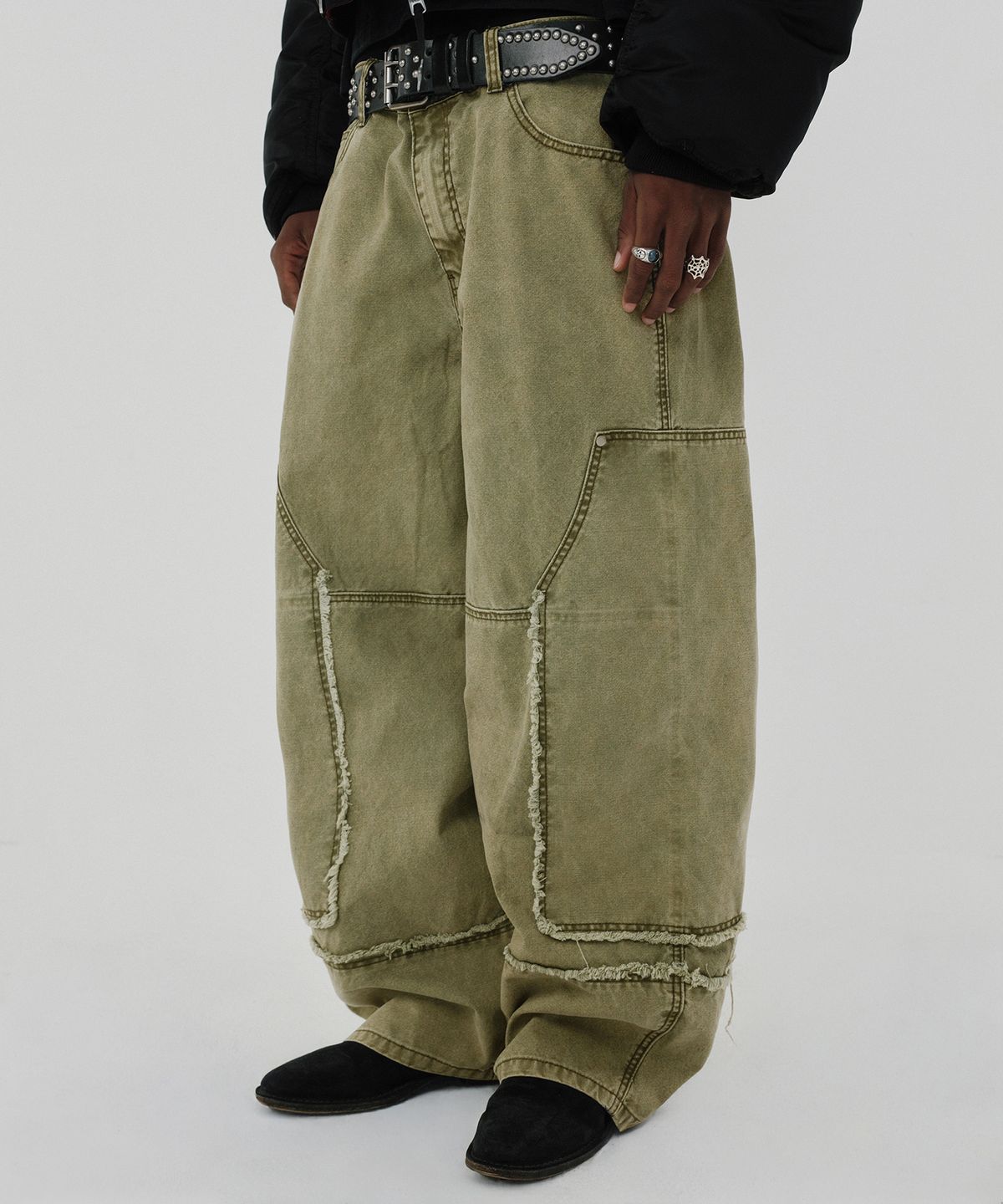 스웨이드(SUADE) SIDE PANEL PANTS [KHAKI]