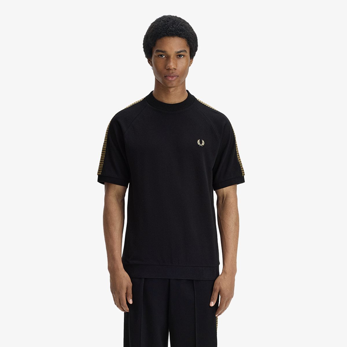 프레드페리(FRED PERRY) [Sharp] 크로스 테잎 티셔츠 - 블랙 AFPM2612307-102