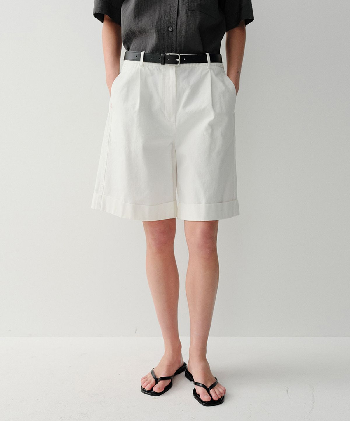이아(EAAH) ELIO COTTON SHORTS (WHITE)