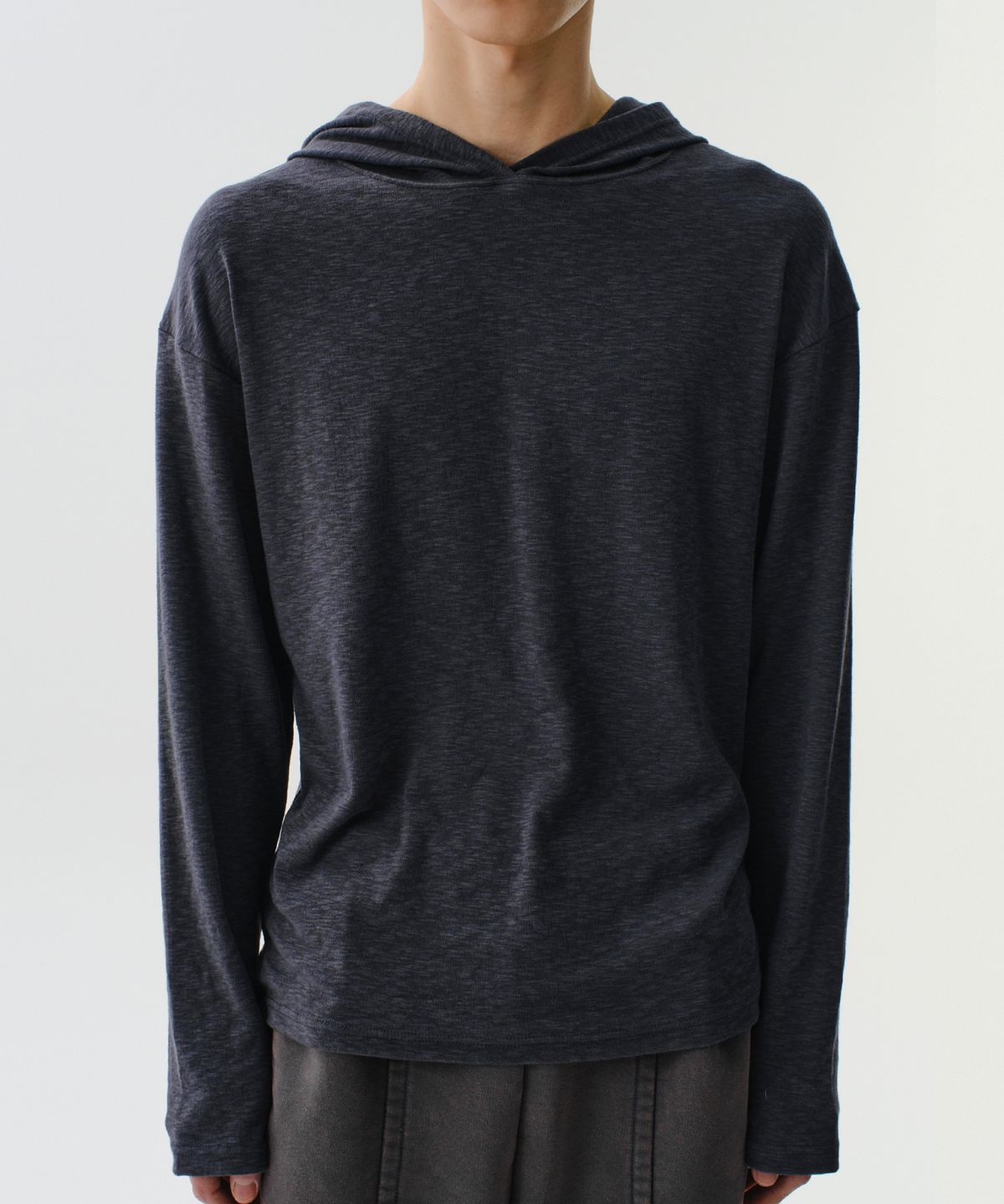 다이브인(DIVEIN) LAYERED SLUB TEXTURE HOOD (CHARCOAL)
