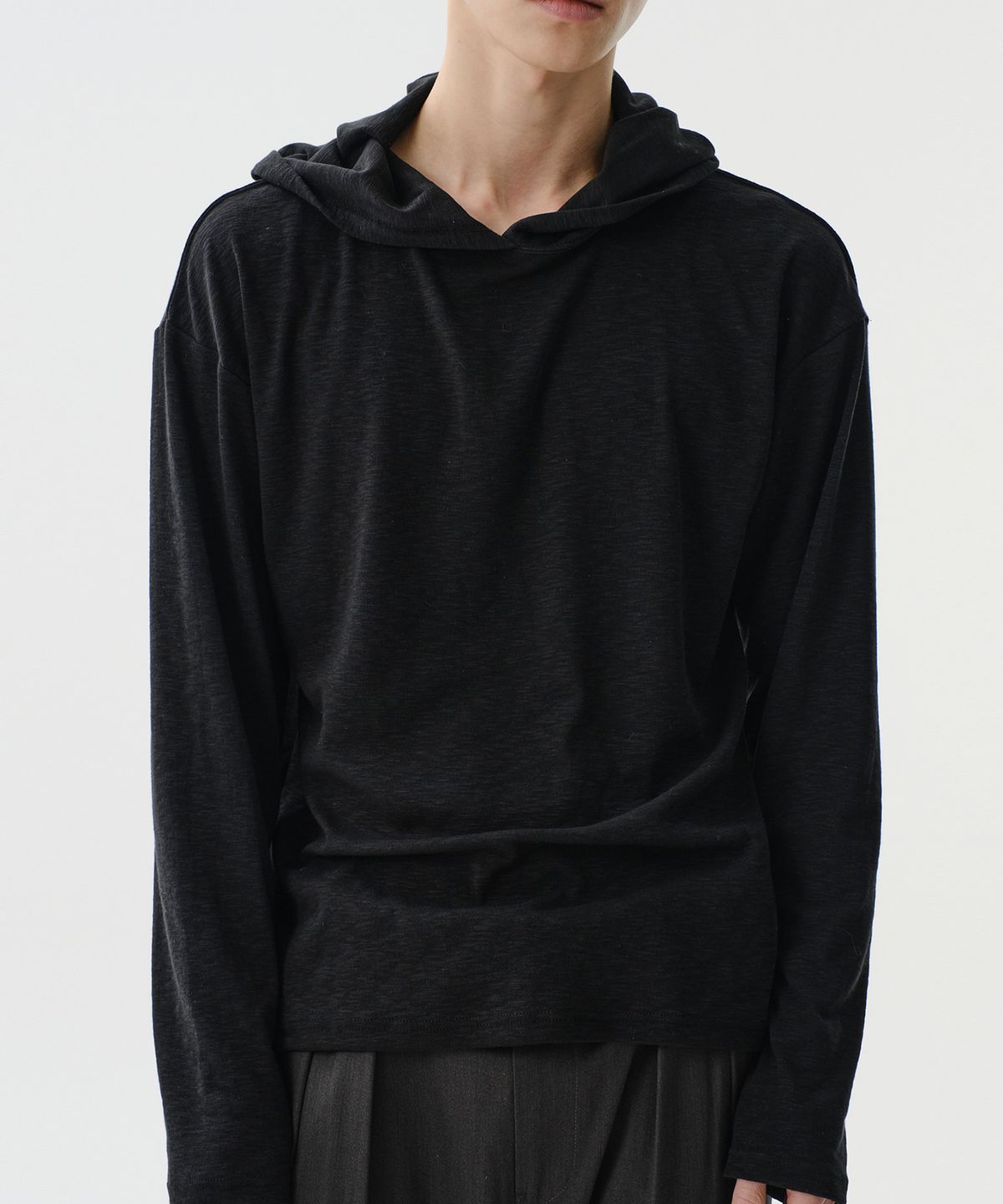 다이브인(DIVEIN) LAYERED SLUB TEXTURE HOOD (BLACK)
