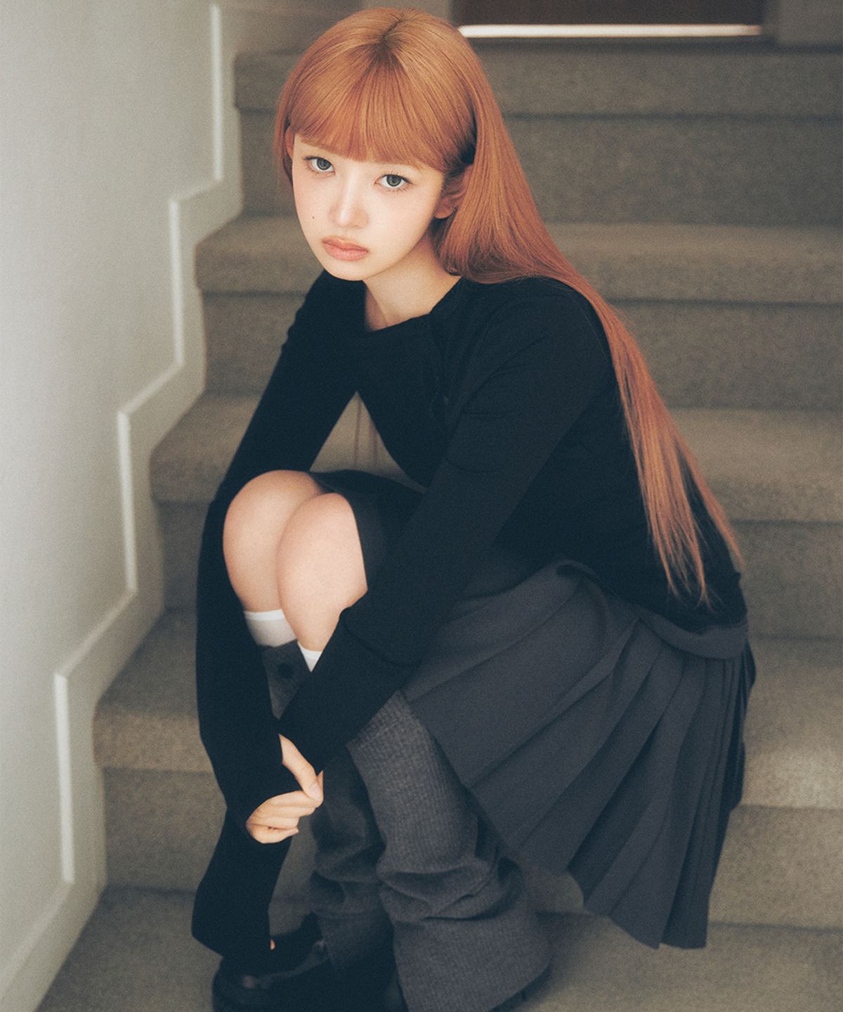 미세키서울(MISEKI SEOUL) Side pleats line midi skirt CHARCOAL