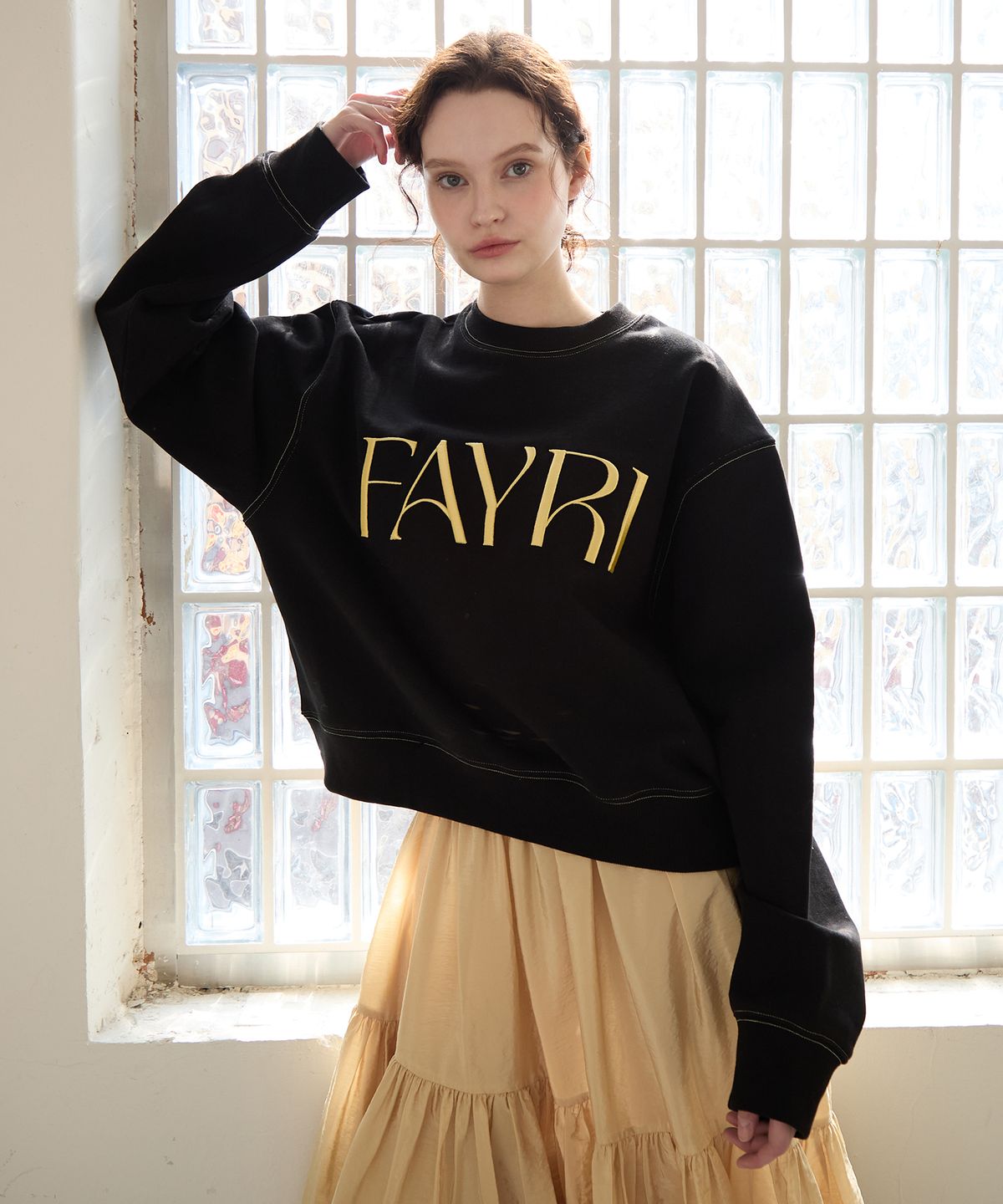페이리(FAYRI) 버터플라이 쉐도우 스웻셔츠_블랙 선베일 옐로우