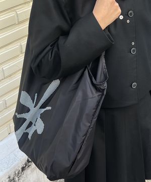 빅 로고 라이트 쇼퍼백_블랙