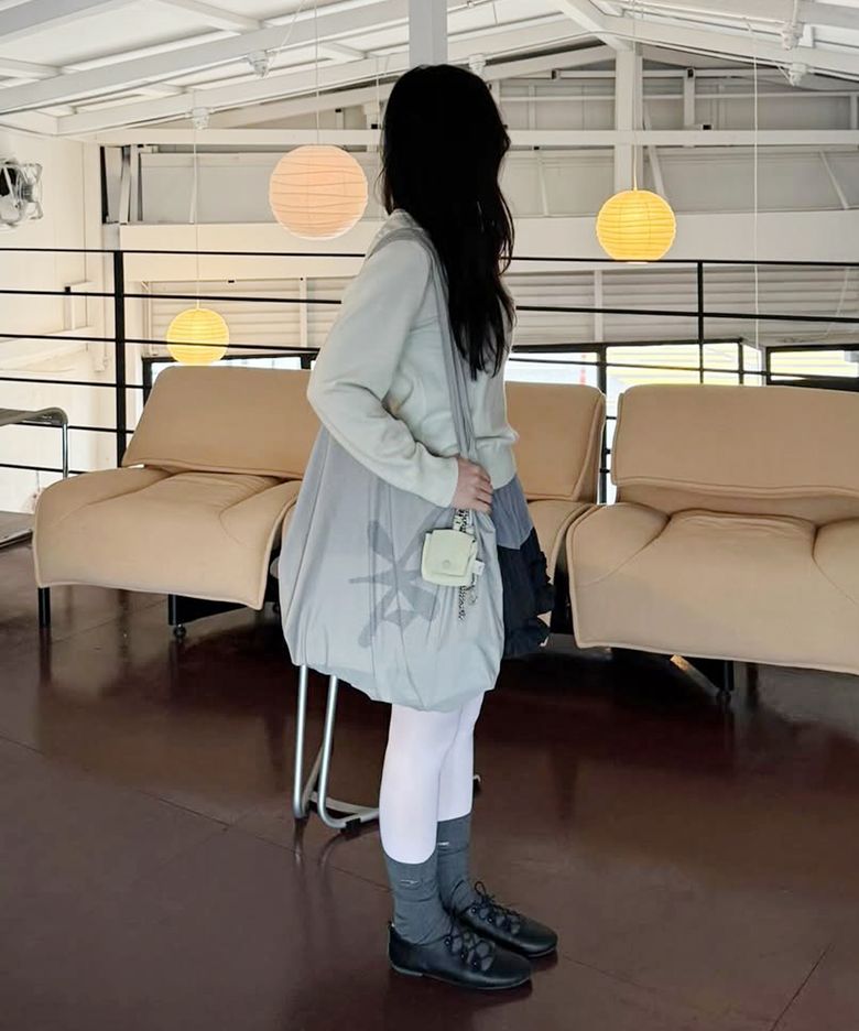 빅 로고 라이트 쇼퍼백_그레이