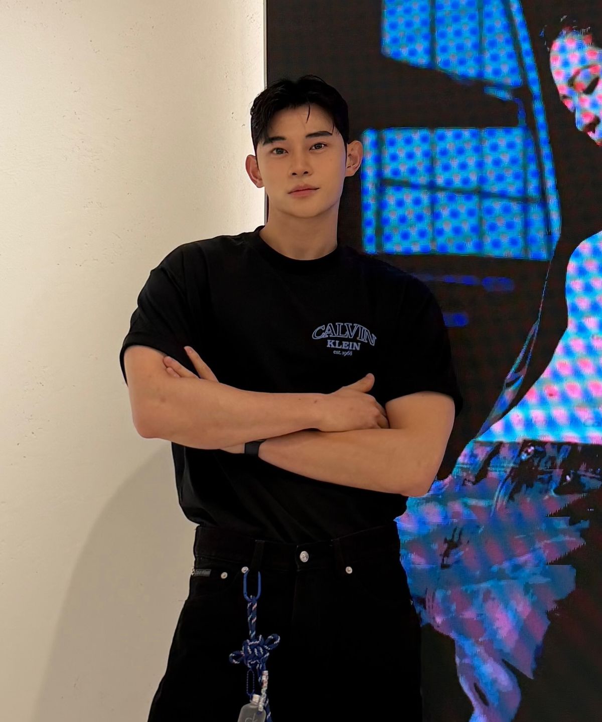 캘빈클라인 진(CALVIN KLEIN JEANS) 릴렉스드 저지 엠보스드 모노로고 티 4RF856G UB1