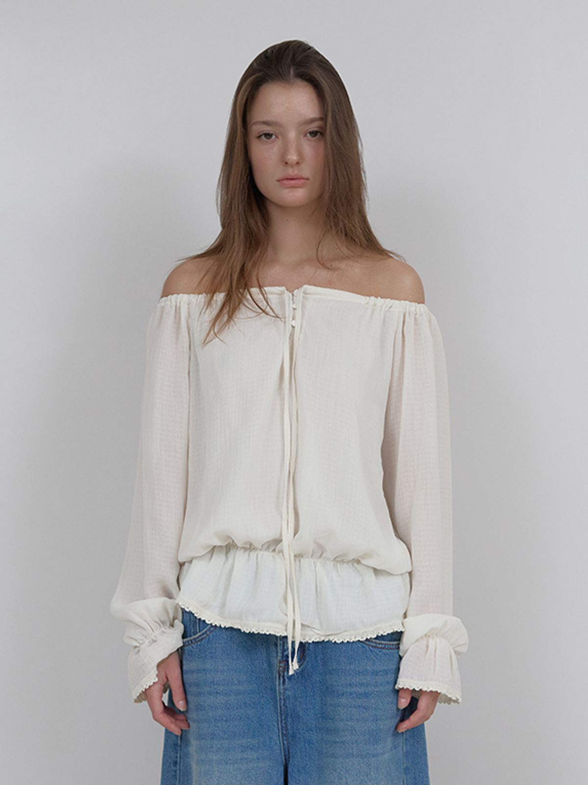 아수라(ASURA) OFF-SHOULDER SHIRRING BLOUSE (IVORY)