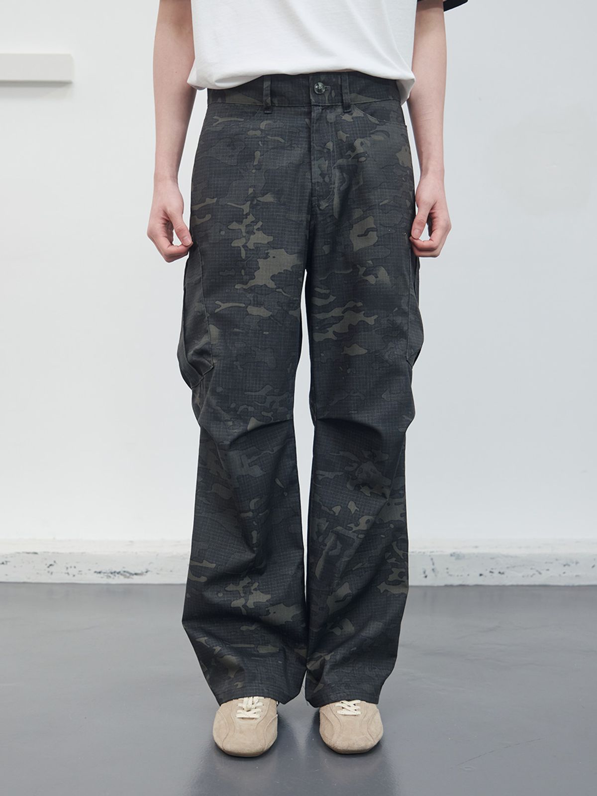 기준 맨(KIJUN MEN) Reverse Camouflage Pants Black