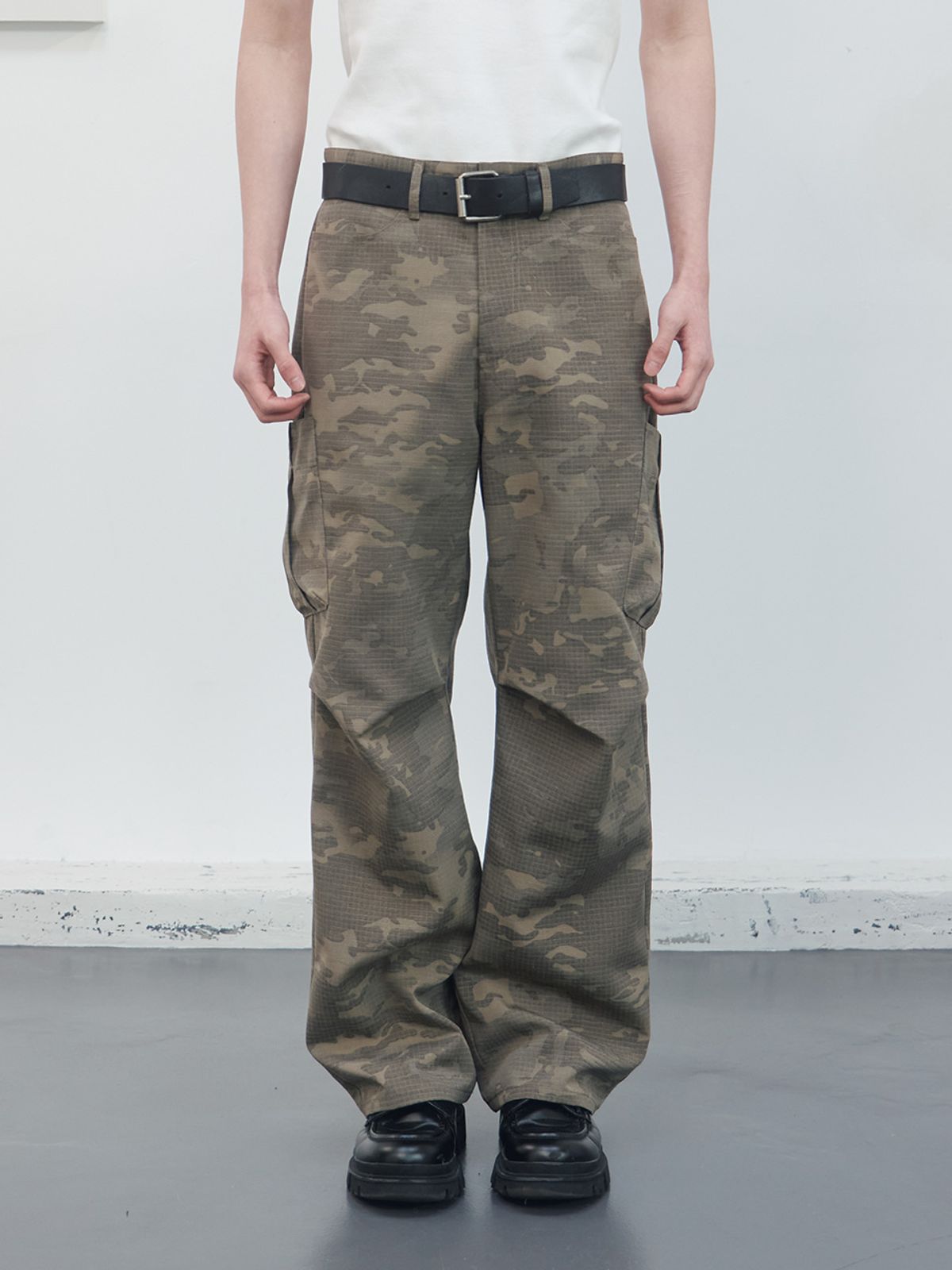 기준 맨(KIJUN MEN) Reverse Camouflage Pants Sand