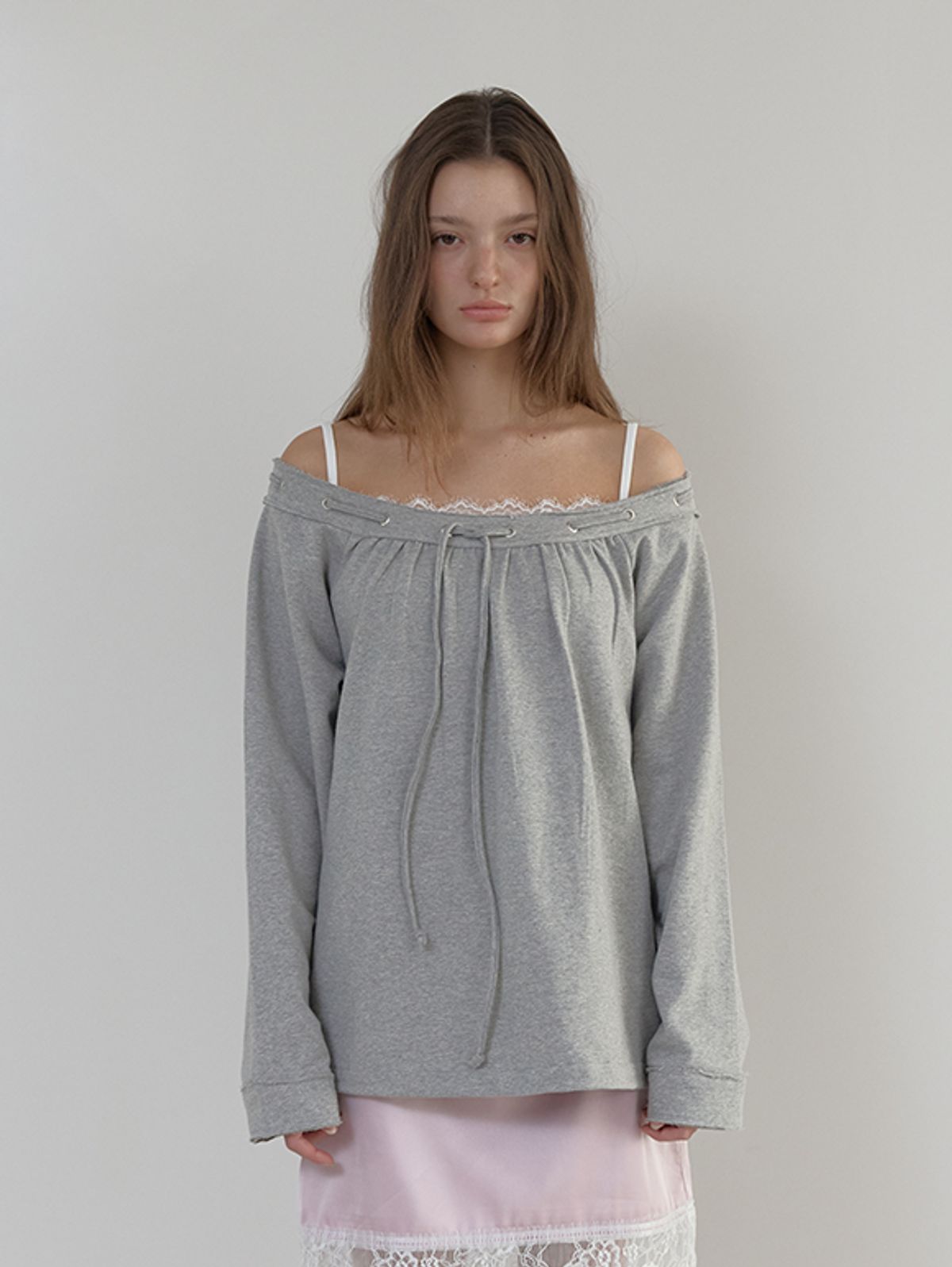 아수라(ASURA) ROUGH EYELET OFF SHOULDER T (MELANGE GREY)