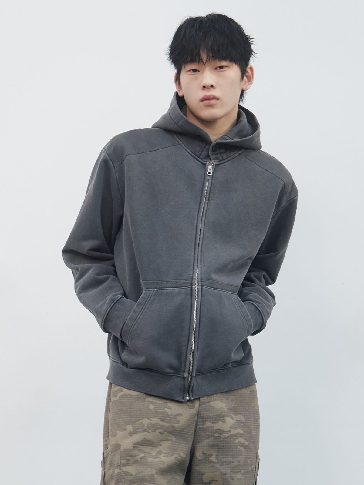 기준 맨(KIJUN MEN) Garment Dyed Patch Hoodie Charcoal