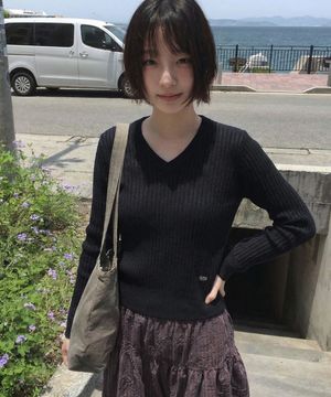 리브드 슬림 브이넥 니트_블랙