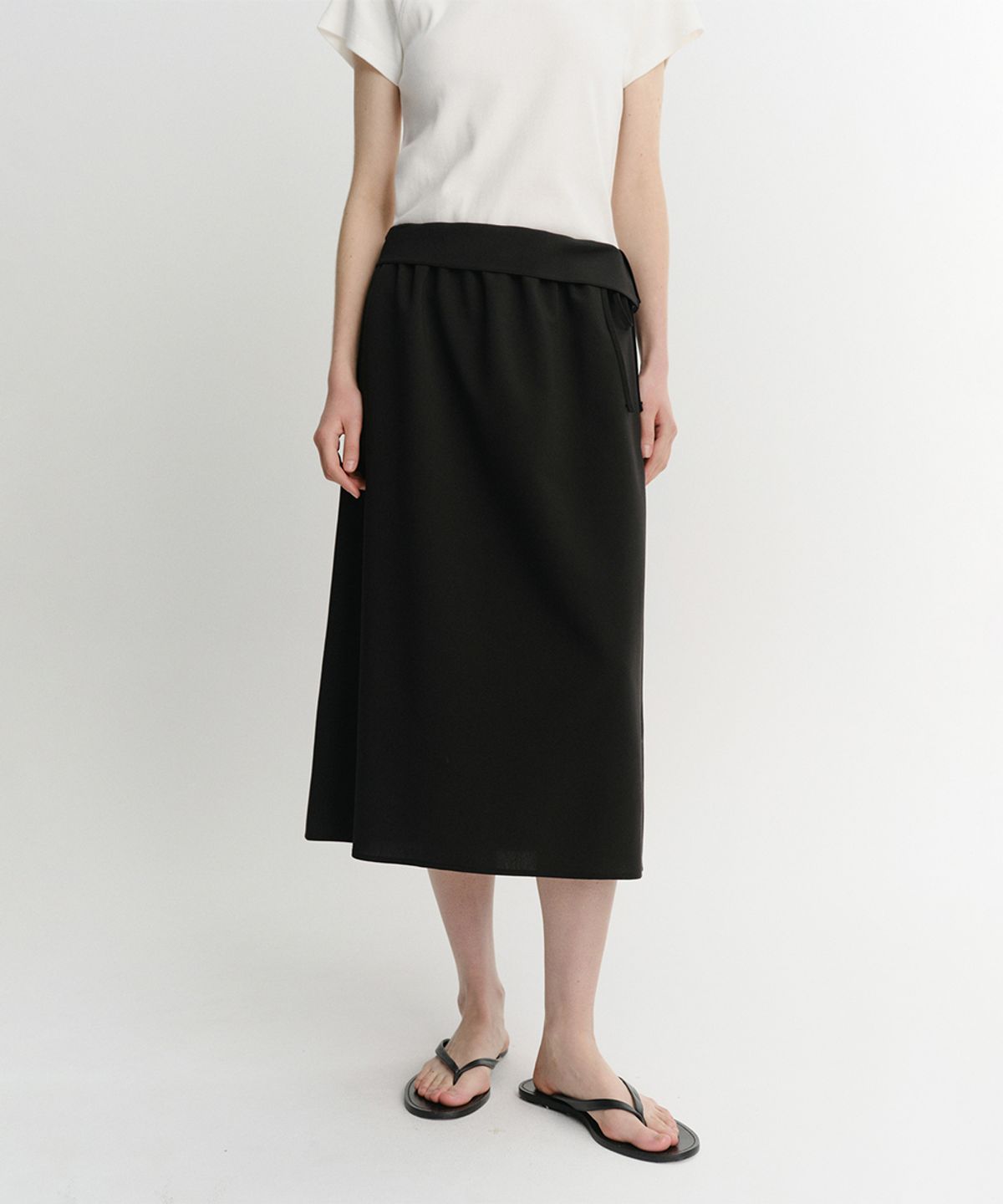이아(EAAH) NEV DRAWSTRING SKIRT (BLACK)