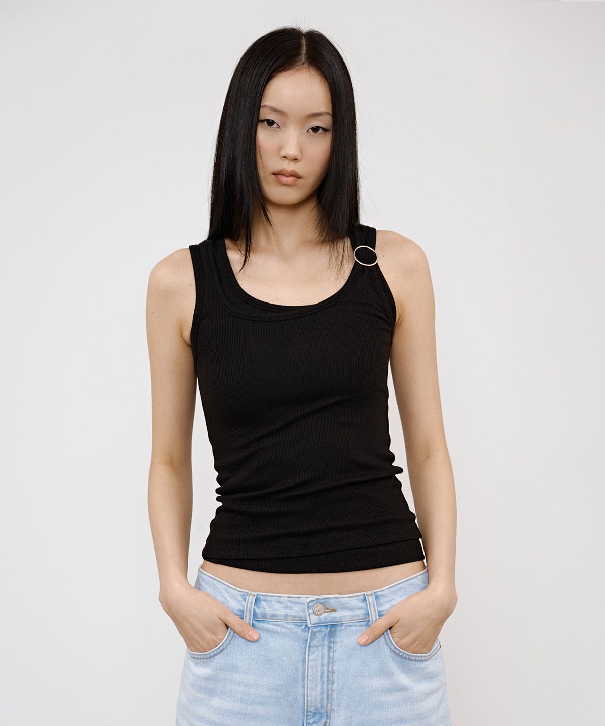 다이닛(DEINET) LAYERED RING SLEEVELESS IN BLACK