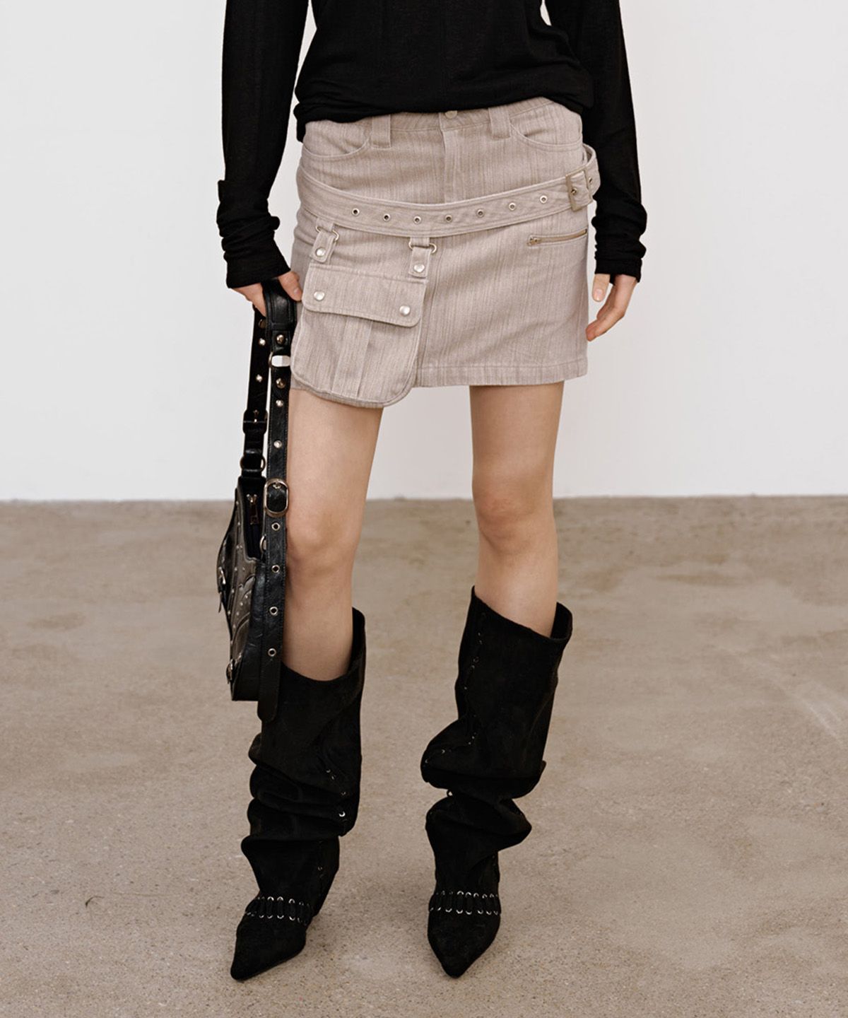 다이닛(DEINET) BELTED TUNNEL SKIRT IN BEIGE