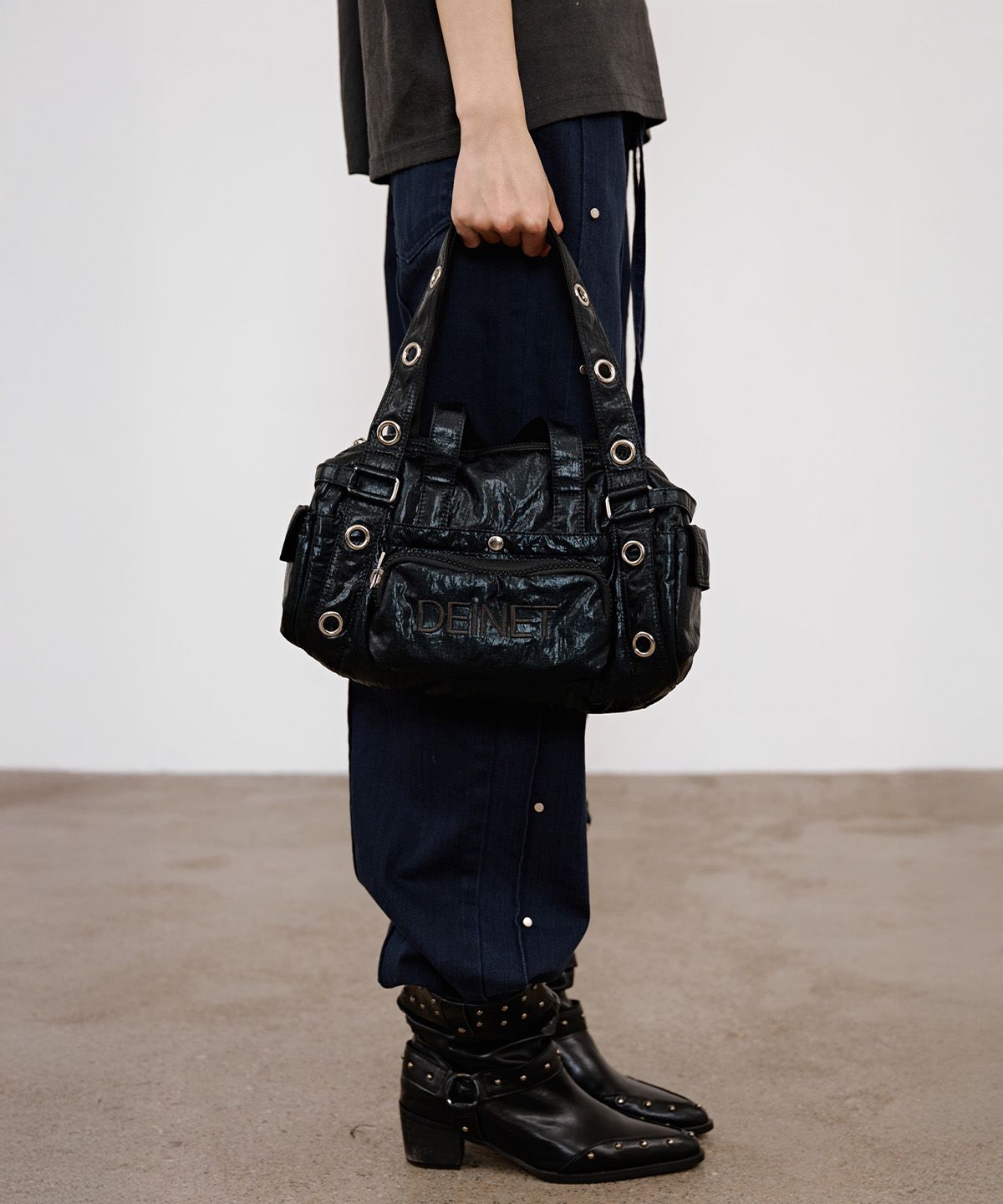 다이닛(DEINET) EYELET GLOSSY MINI DUFFLE BAG IN BLACK