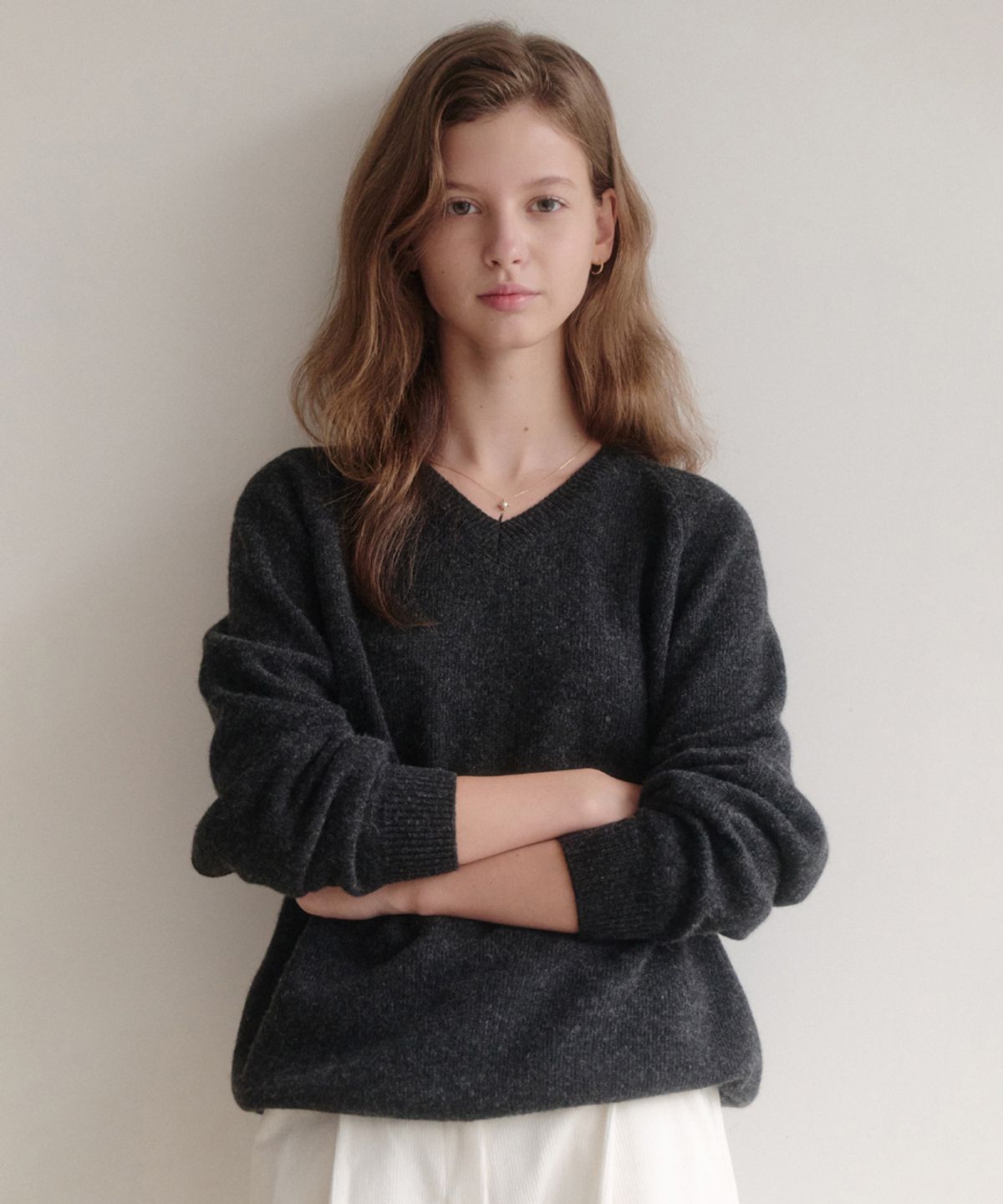 르나브(LENAV) esy cashmere v-neck knit (차콜)
