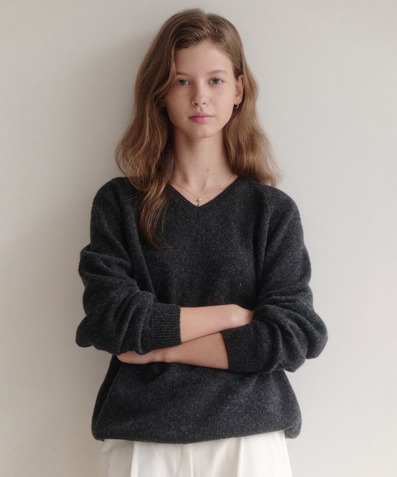 esy cashmere v-neck knit (차콜)
