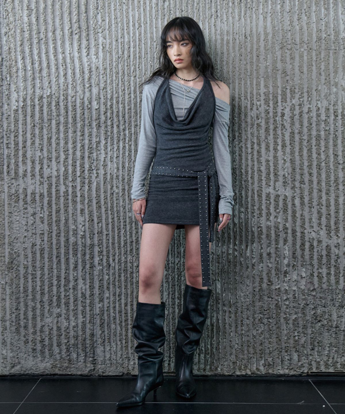 노 엑스트라 터치(NO EXTRA TOUCH) Halter-Neck Eyelet Belted Sleeveless Dress (Charcoal) / 26SPOP001CH